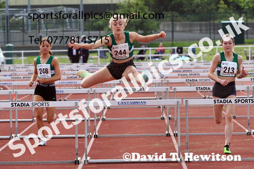 Women and Girls hurdles, 2022 North Eastern Track and Field Champs., Middlesbrough. David T. Hewitson/Sports for All Pics